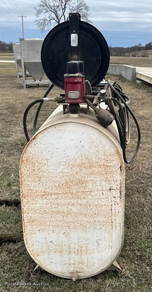 image for item DO0387 John Deere transmission and hydraulic oil tank