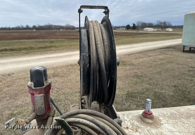 image for item DO0387 John Deere transmission and hydraulic oil tank