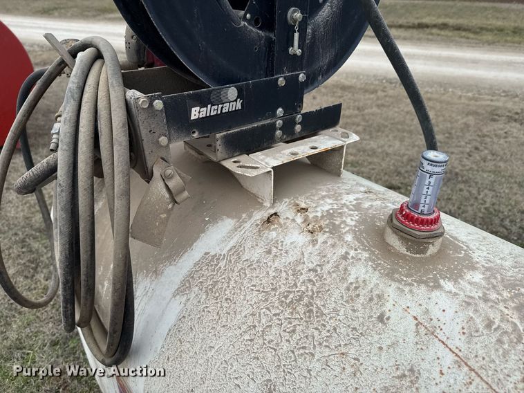 image for item DO0387 John Deere transmission and hydraulic oil tank