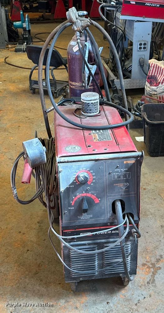 image for item DO0413 Lincoln Electric Power Mig 200 welder