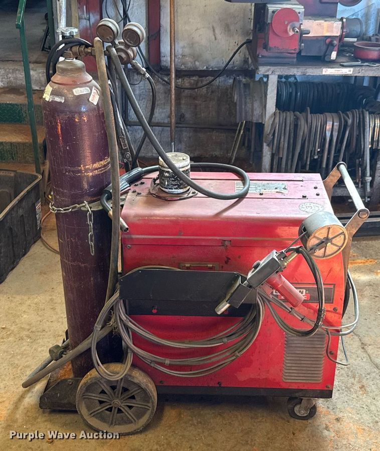 image for item DO0413 Lincoln Electric Power Mig 200 welder