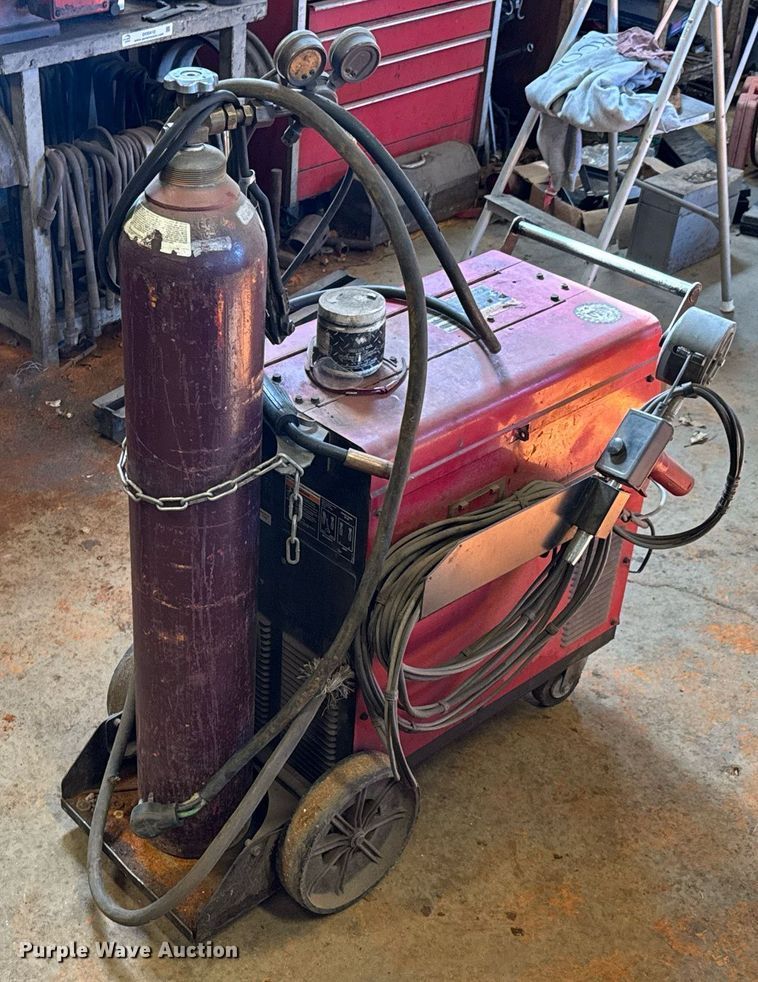 image for item DO0413 Lincoln Electric Power Mig 200 welder