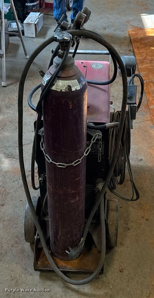 image for item DO0413 Lincoln Electric Power Mig 200 welder