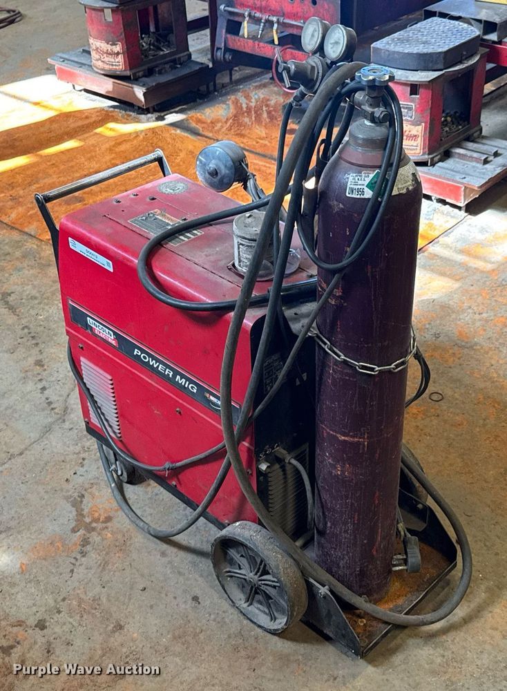 image for item DO0413 Lincoln Electric Power Mig 200 welder