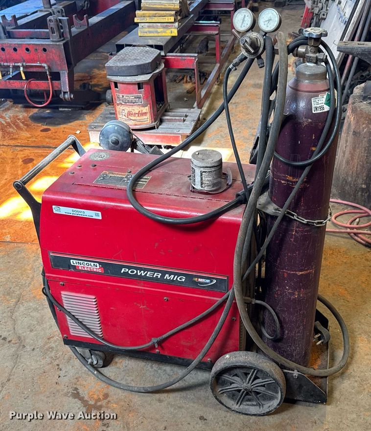 image for item DO0413 Lincoln Electric Power Mig 200 welder