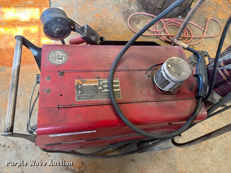 image for item DO0413 Lincoln Electric Power Mig 200 welder