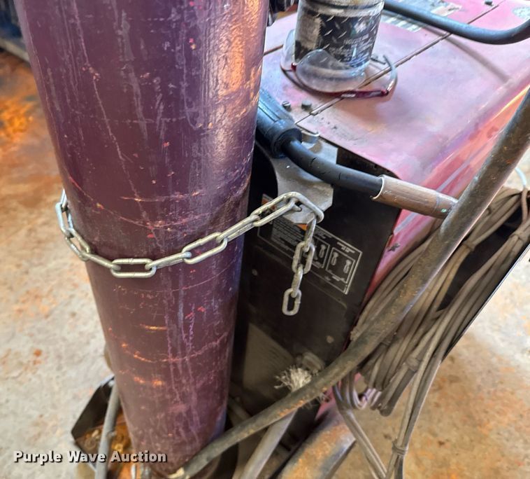 image for item DO0413 Lincoln Electric Power Mig 200 welder