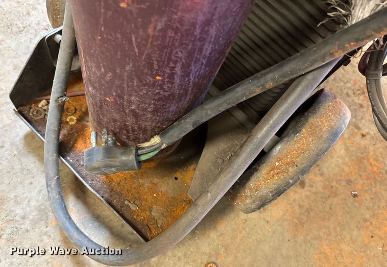 image for item DO0413 Lincoln Electric Power Mig 200 welder