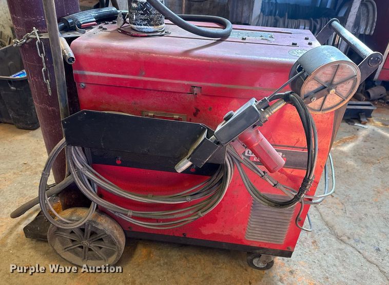 image for item DO0413 Lincoln Electric Power Mig 200 welder