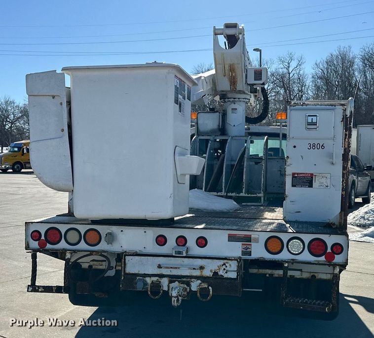 image for item DQ6586 2011 Ford F550 Super Duty bucket truck
