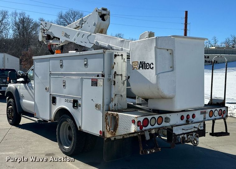 image for item DQ6586 2011 Ford F550 Super Duty bucket truck