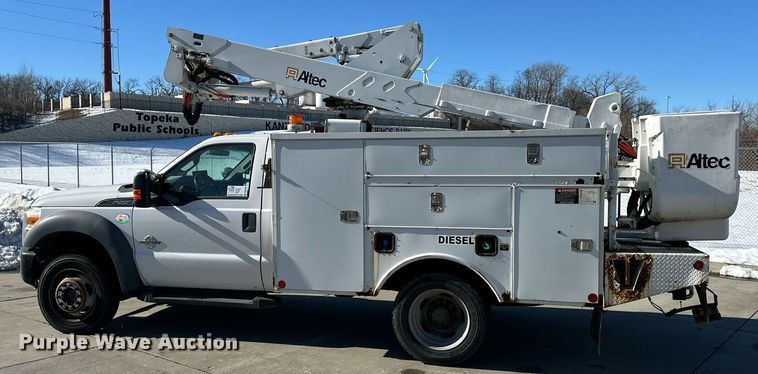 image for item DQ6586 2011 Ford F550 Super Duty bucket truck