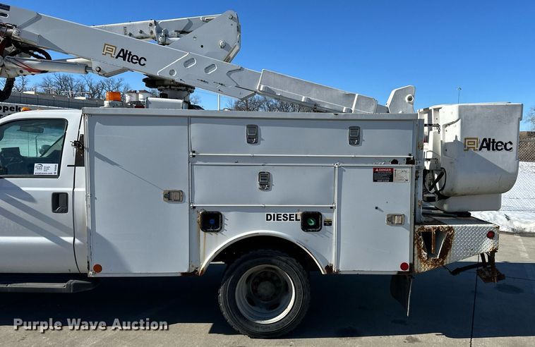 image for item DQ6586 2011 Ford F550 Super Duty bucket truck