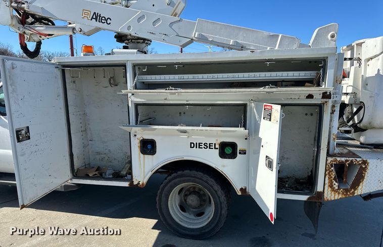 image for item DQ6586 2011 Ford F550 Super Duty bucket truck