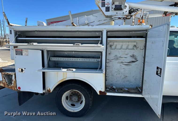 image for item DQ6586 2011 Ford F550 Super Duty bucket truck