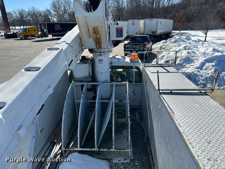 image for item DQ6586 2011 Ford F550 Super Duty bucket truck