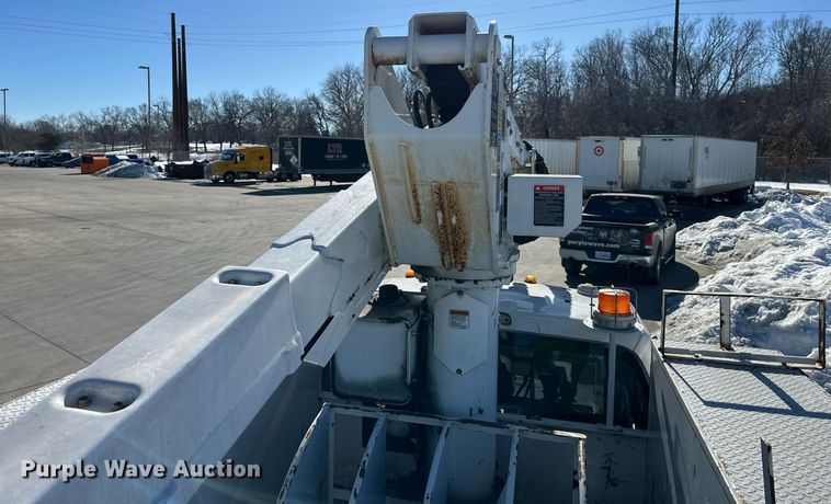 image for item DQ6586 2011 Ford F550 Super Duty bucket truck