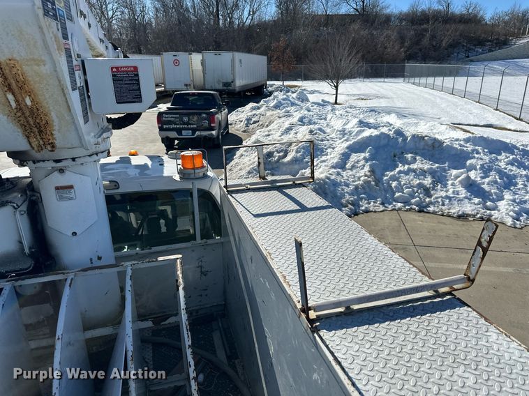 image for item DQ6586 2011 Ford F550 Super Duty bucket truck