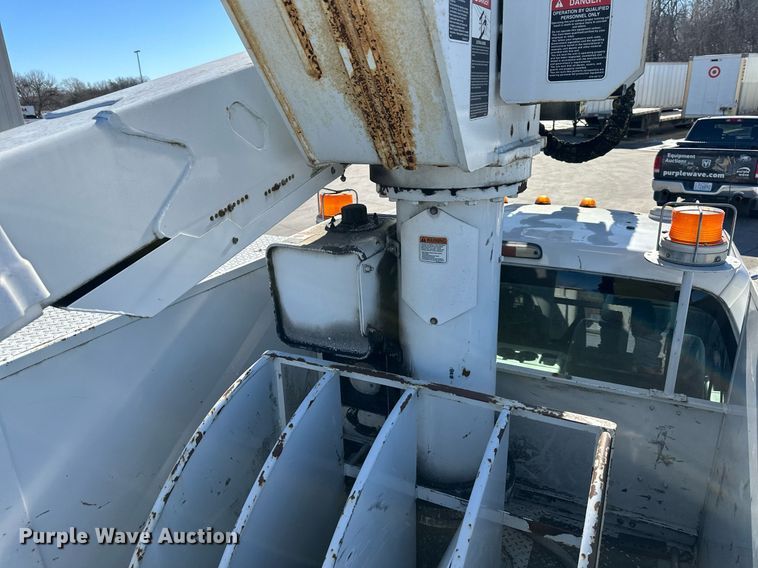 image for item DQ6586 2011 Ford F550 Super Duty bucket truck