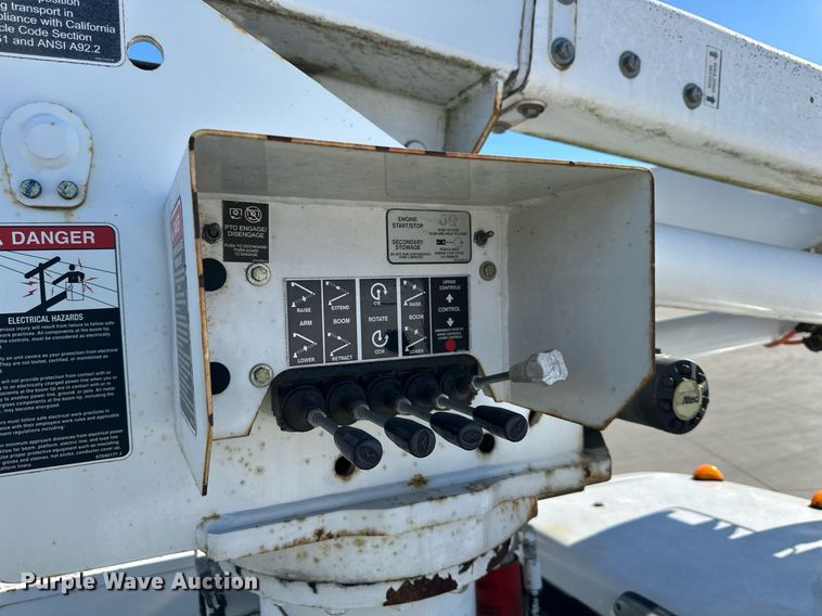 image for item DQ6586 2011 Ford F550 Super Duty bucket truck