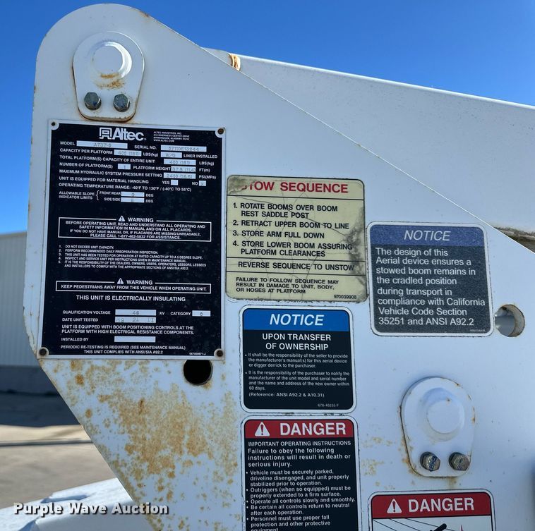 image for item DQ6586 2011 Ford F550 Super Duty bucket truck