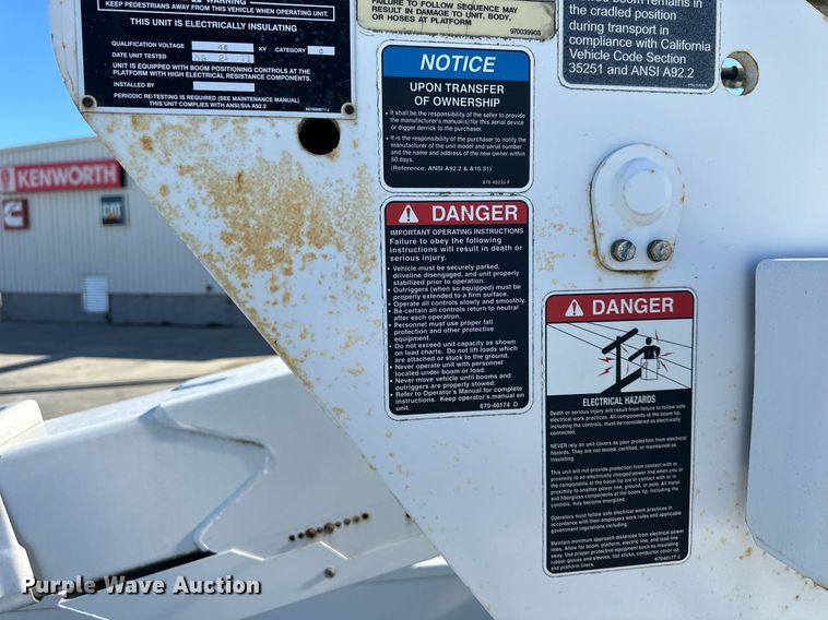 image for item DQ6586 2011 Ford F550 Super Duty bucket truck