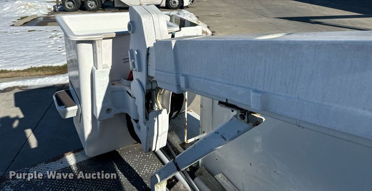 image for item DQ6586 2011 Ford F550 Super Duty bucket truck