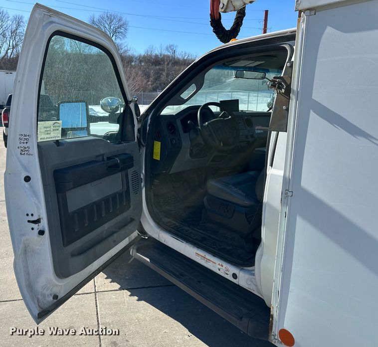 image for item DQ6586 2011 Ford F550 Super Duty bucket truck
