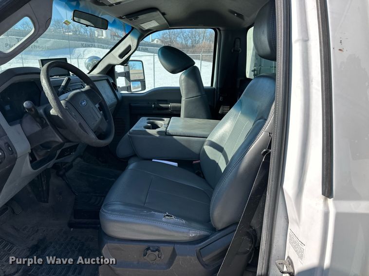 image for item DQ6586 2011 Ford F550 Super Duty bucket truck