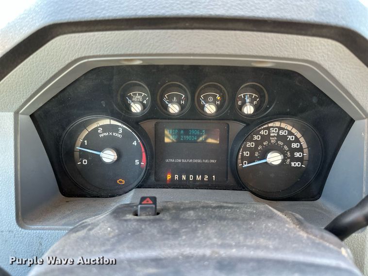 image for item DQ6586 2011 Ford F550 Super Duty bucket truck