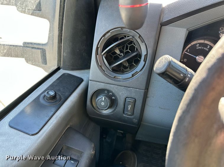 image for item DQ6586 2011 Ford F550 Super Duty bucket truck