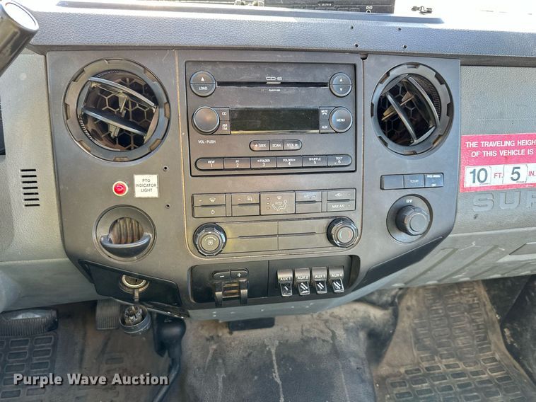 image for item DQ6586 2011 Ford F550 Super Duty bucket truck