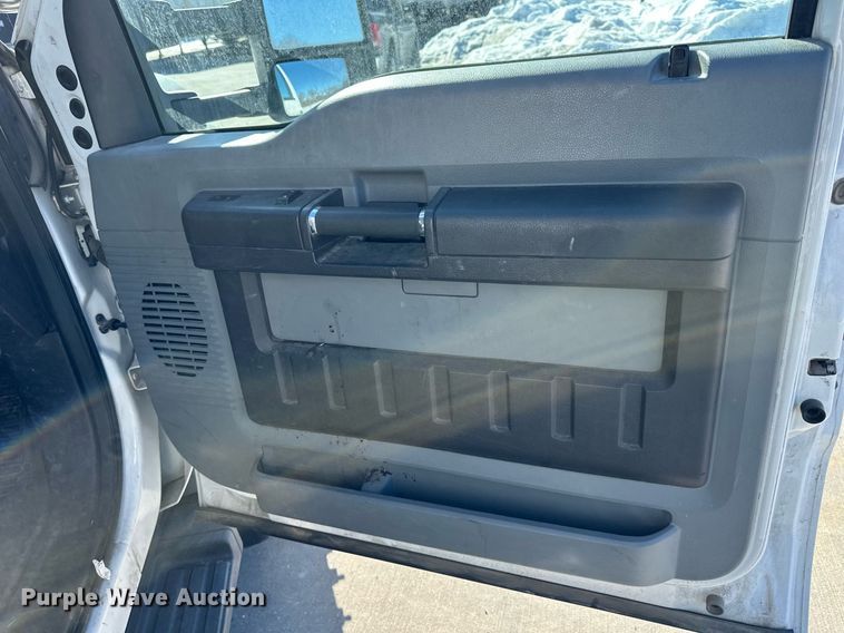 image for item DQ6586 2011 Ford F550 Super Duty bucket truck