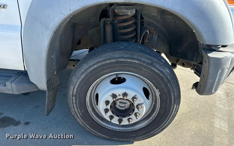 image for item DQ6586 2011 Ford F550 Super Duty bucket truck