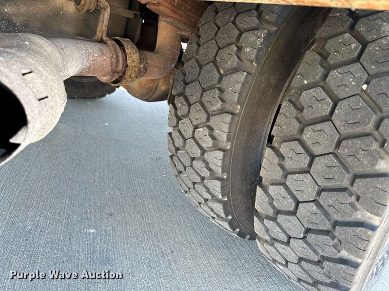 image for item DQ6586 2011 Ford F550 Super Duty bucket truck