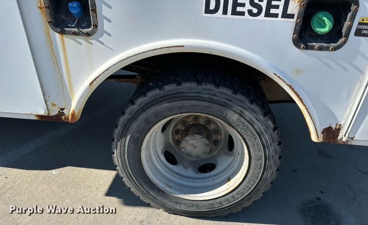 image for item DQ6586 2011 Ford F550 Super Duty bucket truck