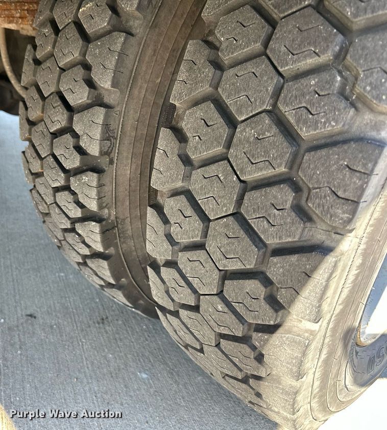 image for item DQ6586 2011 Ford F550 Super Duty bucket truck