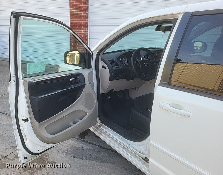 image for item DS5240 2013 Dodge Grand Caravan van