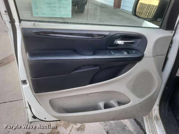 image for item DS5240 2013 Dodge Grand Caravan van