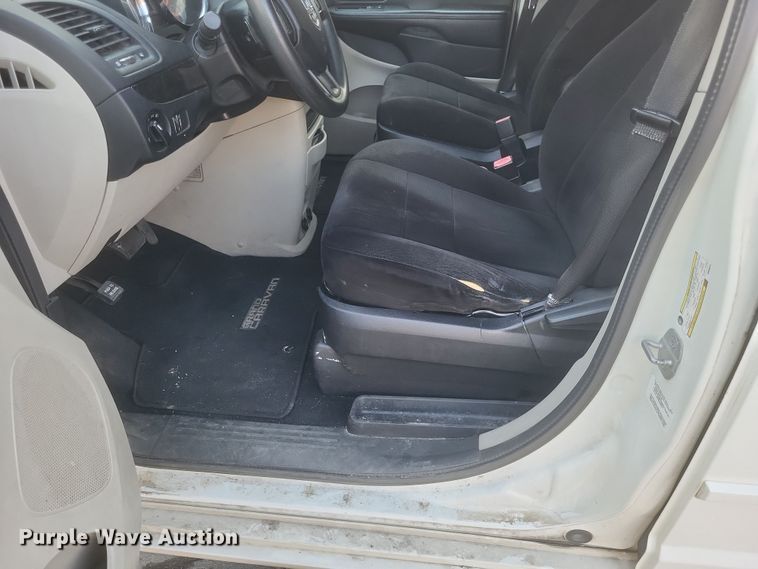 image for item DS5240 2013 Dodge Grand Caravan van