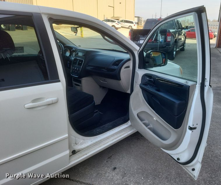 image for item DS5240 2013 Dodge Grand Caravan van
