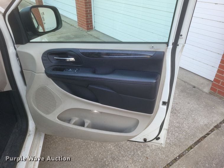 image for item DS5240 2013 Dodge Grand Caravan van