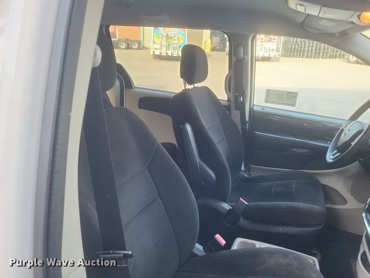 image for item DS5240 2013 Dodge Grand Caravan van