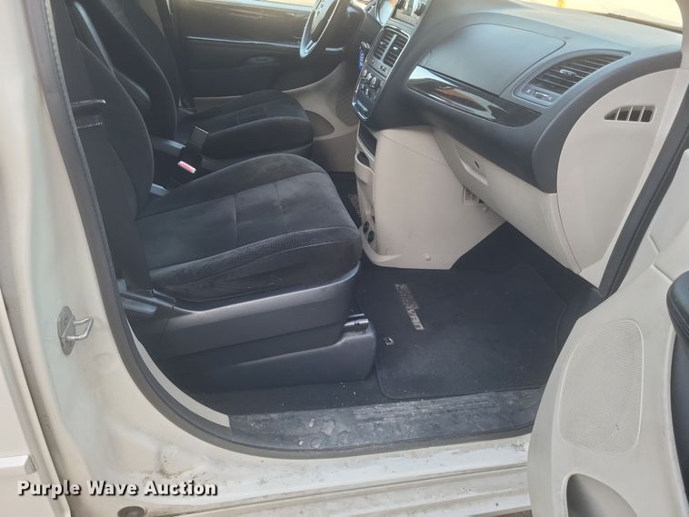 image for item DS5240 2013 Dodge Grand Caravan van