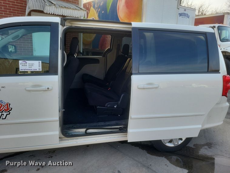 image for item DS5240 2013 Dodge Grand Caravan van