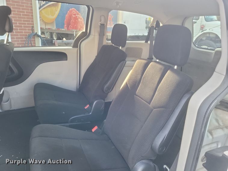 image for item DS5240 2013 Dodge Grand Caravan van