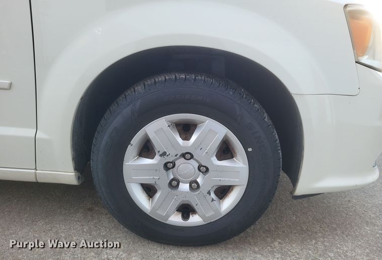 image for item DS5240 2013 Dodge Grand Caravan van