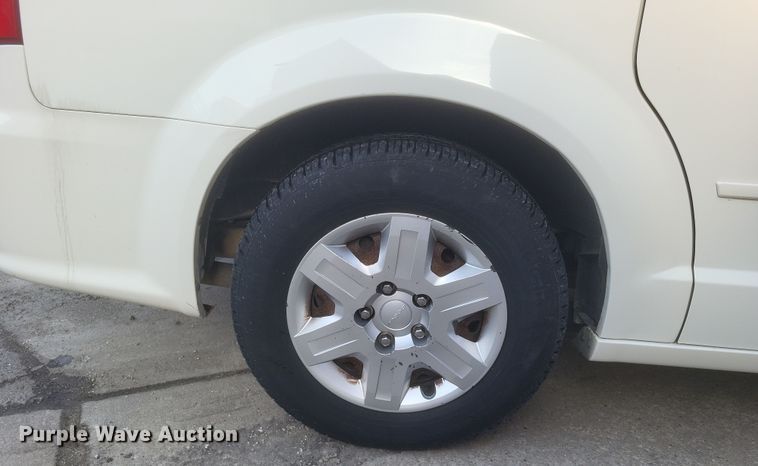 image for item DS5240 2013 Dodge Grand Caravan van