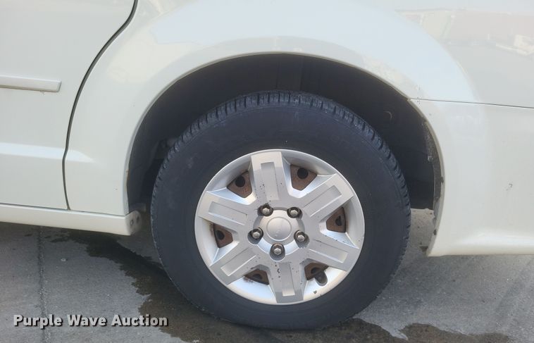 image for item DS5240 2013 Dodge Grand Caravan van