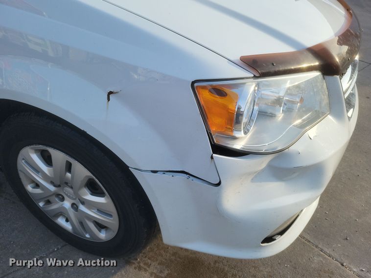 image for item DS5241 2015 Dodge Grand Caravan van